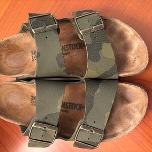 BIRKENSTOCK ARIZONA Birko-Flor in green camo - Women’s